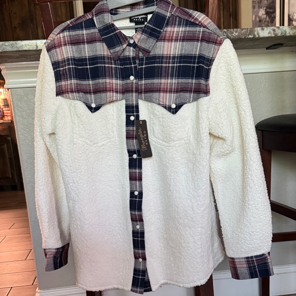Wrangler navy blue plaid and cream sherpa jacket